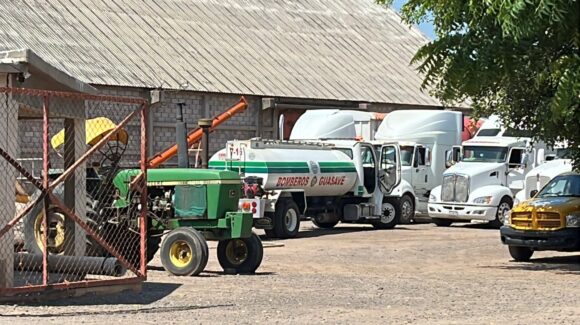 Conato de incendio en bodega agrícola de la zona industrial de Guasave moviliza a los cuerpos de rescate
