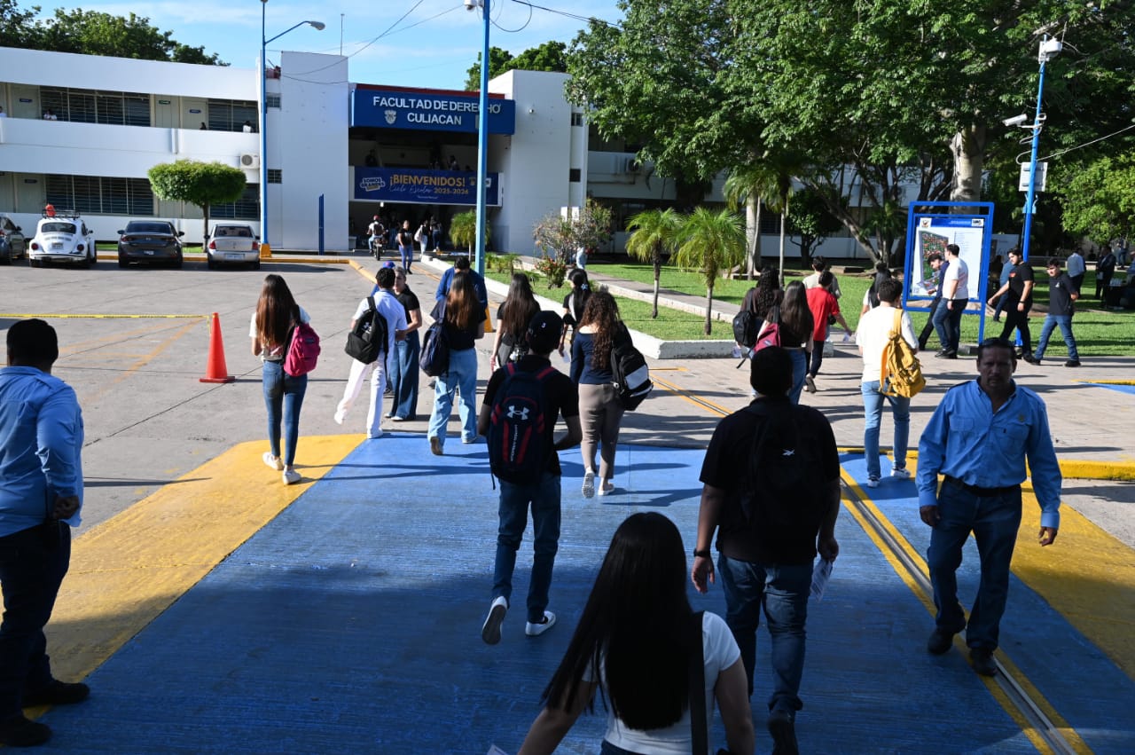 Estudiantes de la UAS inician el nuevo ciclo escolar