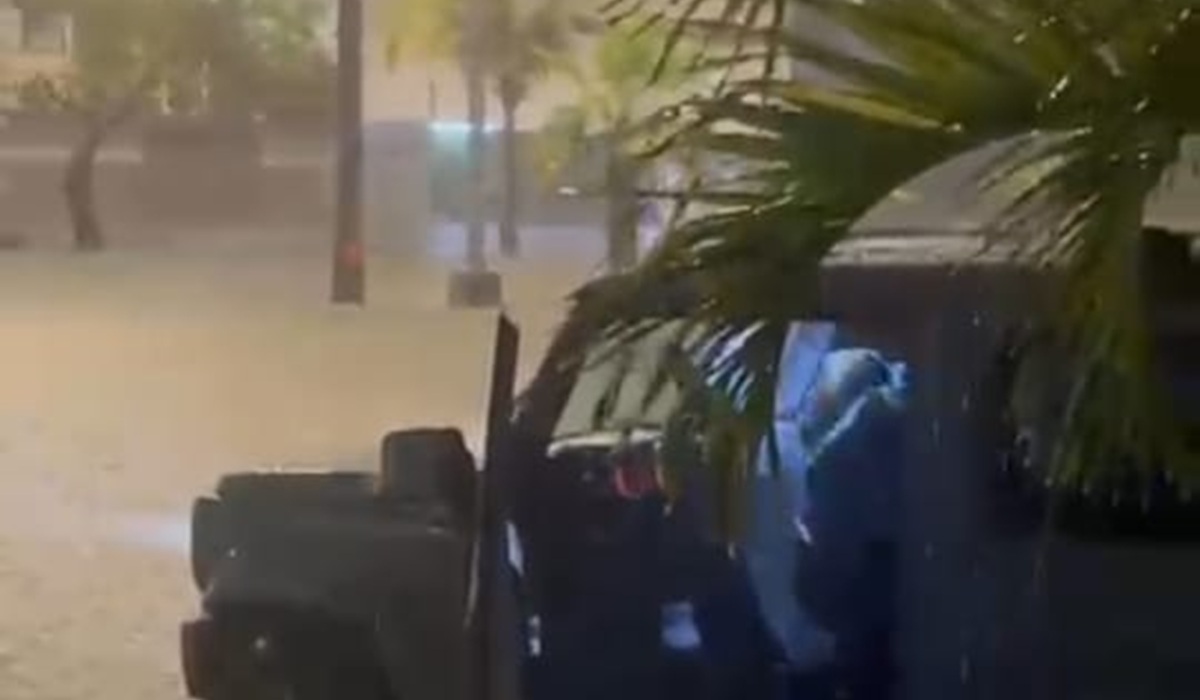 Lluvias dejan inundadas calles de Mazatlán
