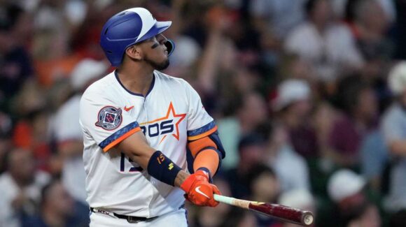¡No va al quirófano! Isaac Paredes buscará regresar en esta temporada 2025 de MLB