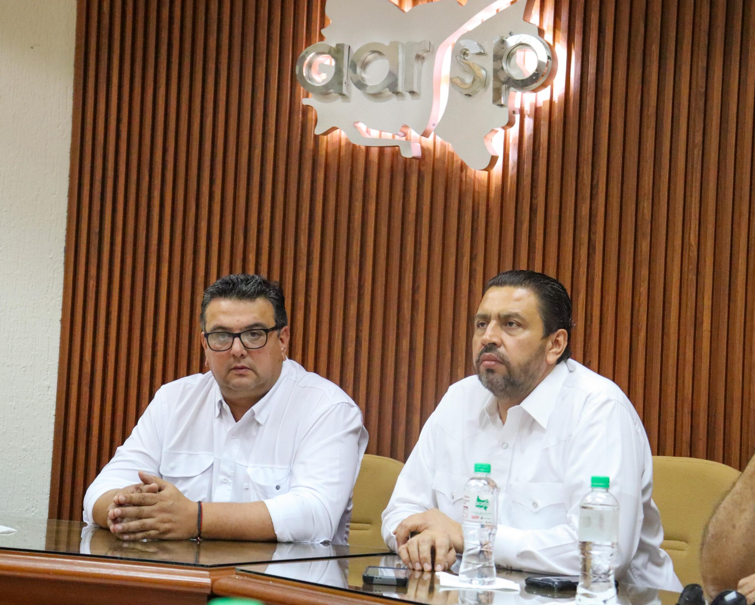 ismael bello y asociaciones de agricultores en renuion en guasave aarsp