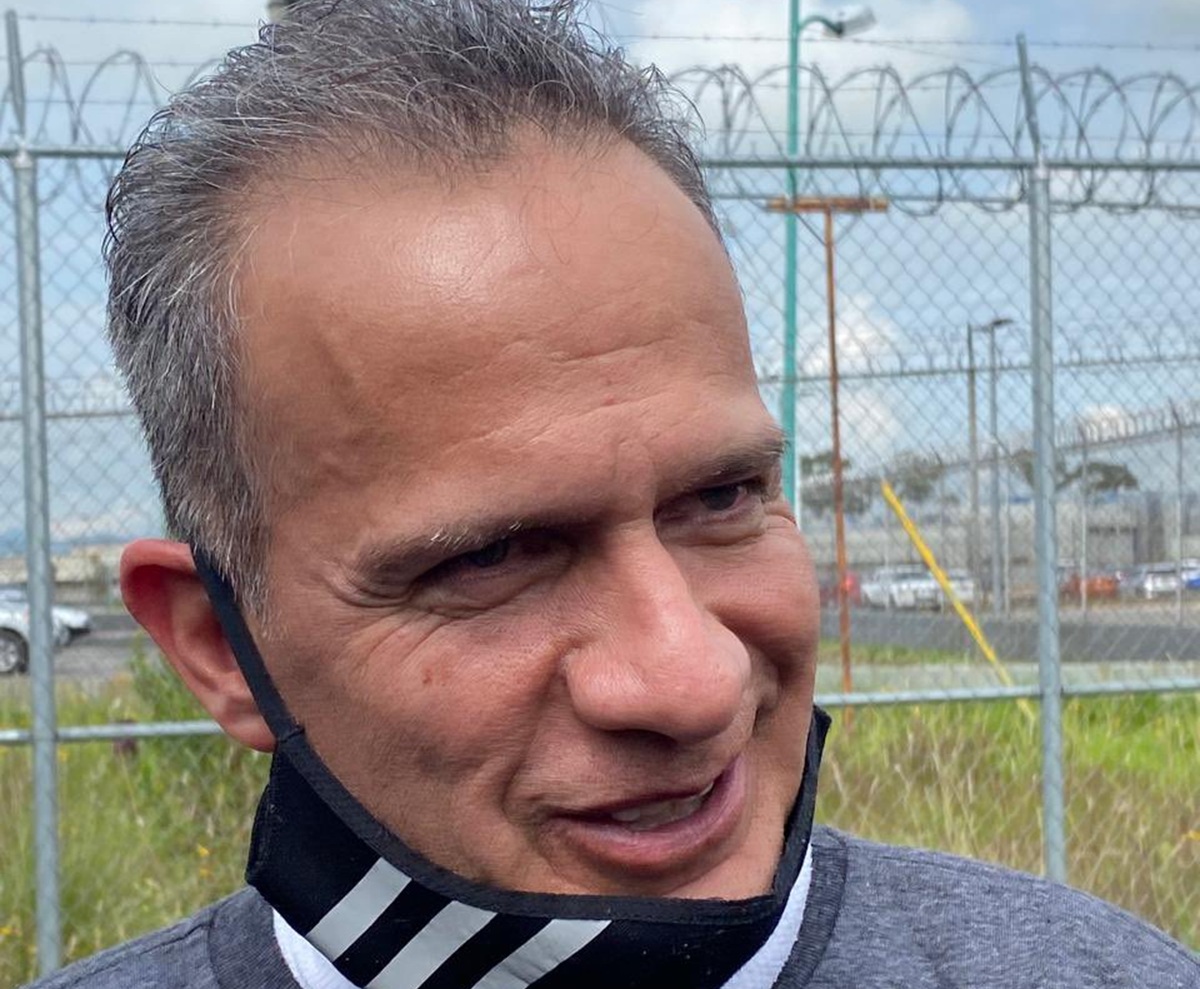 Israel Vallarta al salir del penal del Altiplano