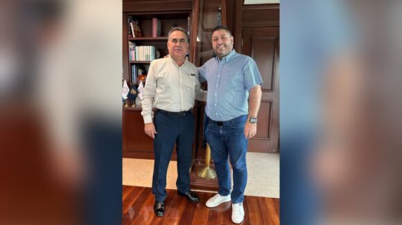 José Paz López y Jesús Madueña establecen acuerdos en beneficio del equipo de baloncesto ‘Tebacas de Badiraguato’