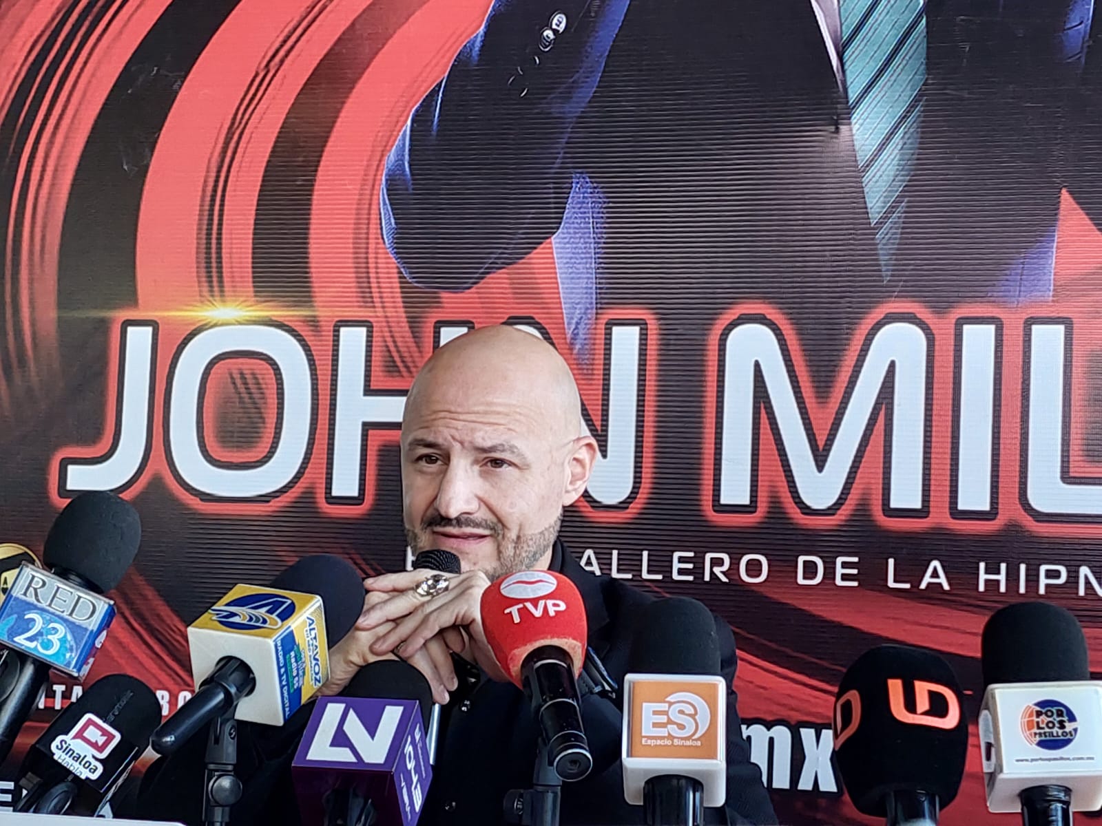 John Milton regresa con su show de hipnosis a Los Mochis