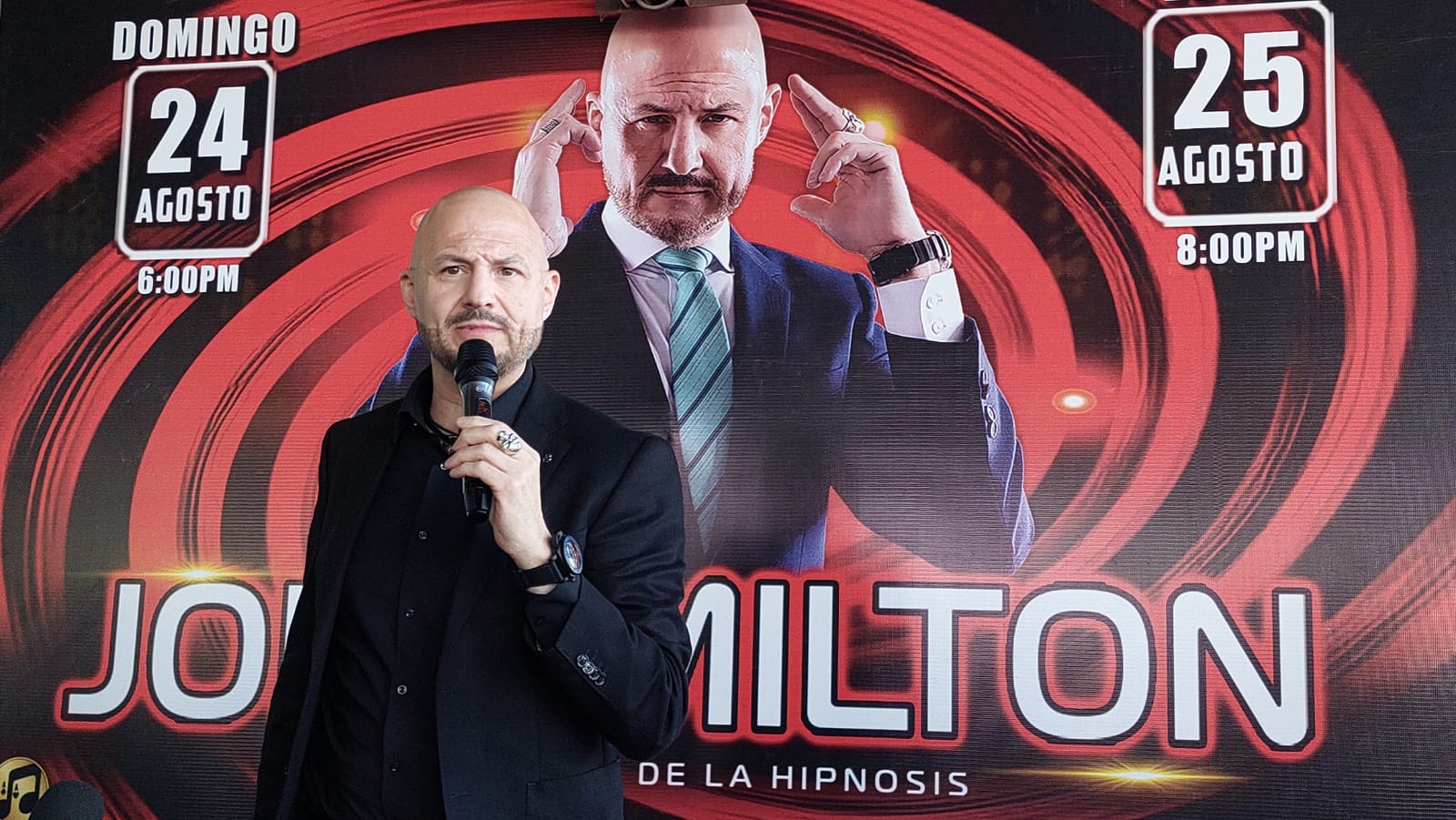 John Milton regresa con su show de hipnosis a Los Mochis
