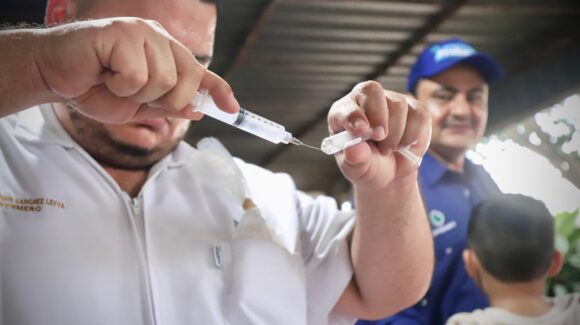 Aplican acción en corredor agrícola de Ahome; sector salud pone ojo y aplica dosis a niños principalmente