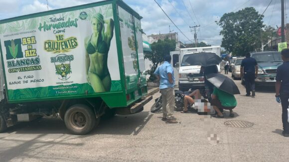 Joven resulta lesionada al incrustarse un fierro durante un choque en Villa Unión
