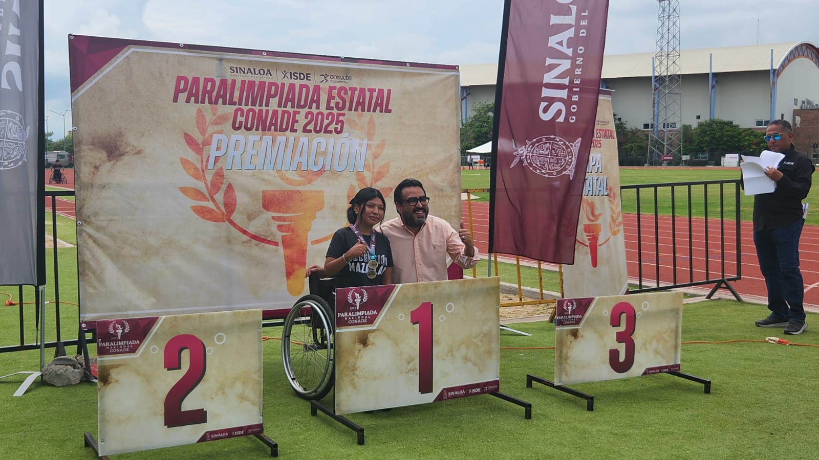 Juan de Dios Gámez Mendívil encabezó la ceremonia de premiación en la etapa Estatal de los Paranacionales Conade 2025.