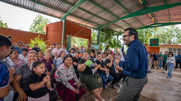 Techumbre y alumbrado público: alcalde de Culiacán se compromete con nuevas obras para las familias de La Campana