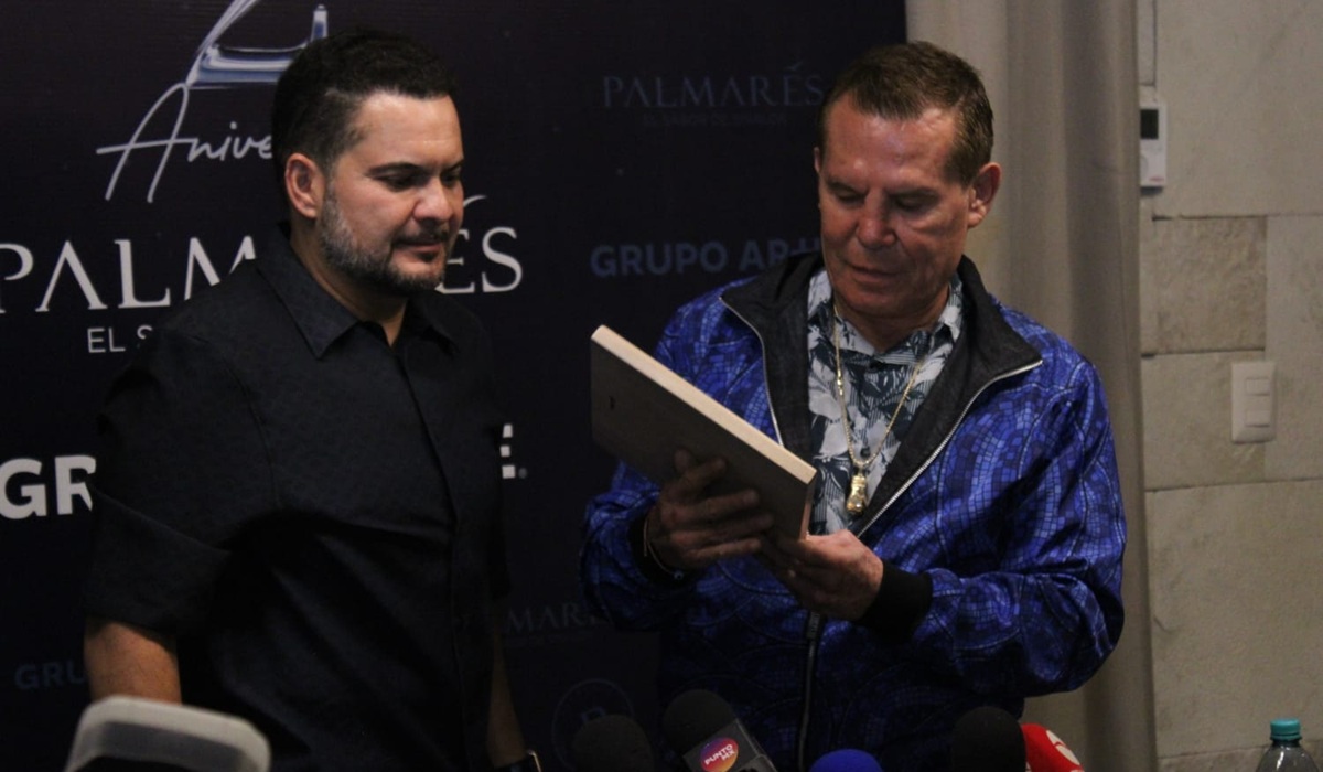 Juan Arellano y Julio César Chávez