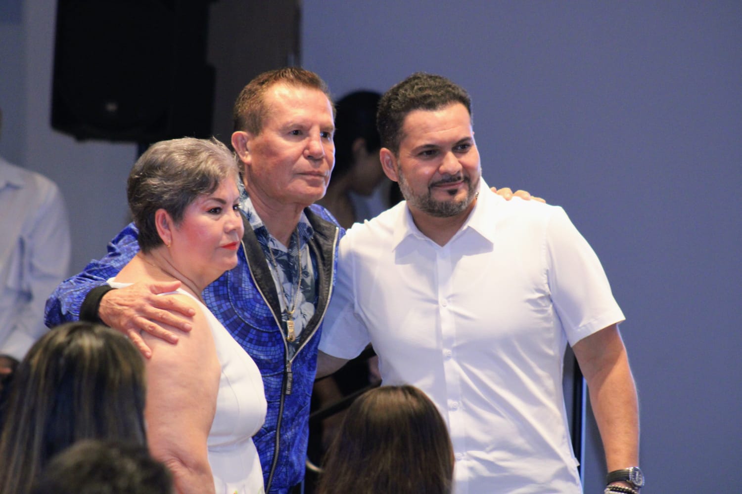 julio cesar chavez durante su platica en grupo arhe