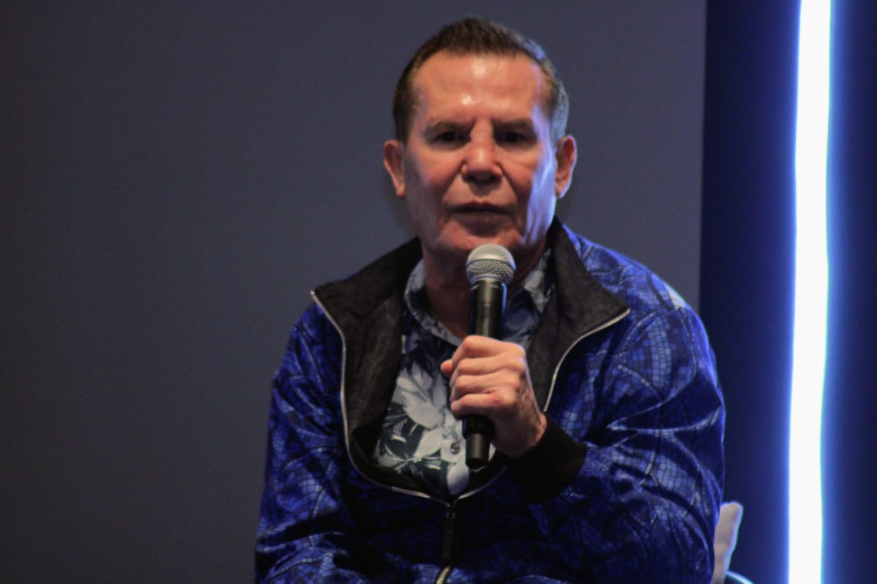 Julio César Chávez en evento de Grupo ARHE