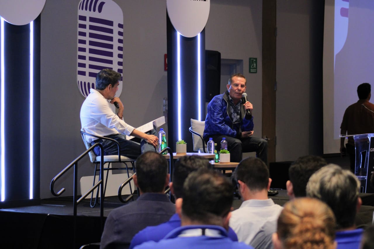Julio César Chávez en evento de Grupo ARHE