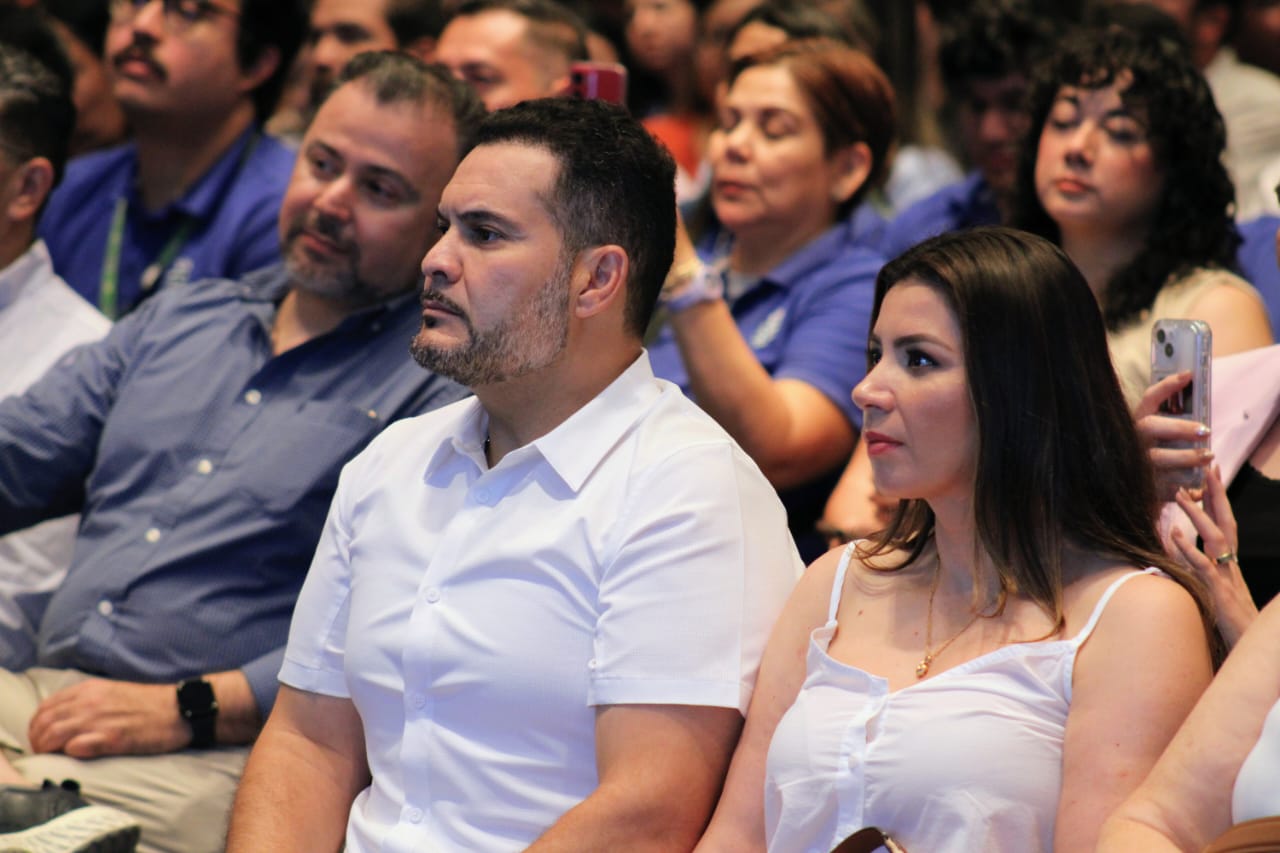 Julio César Chávez en evento de Grupo ARHE