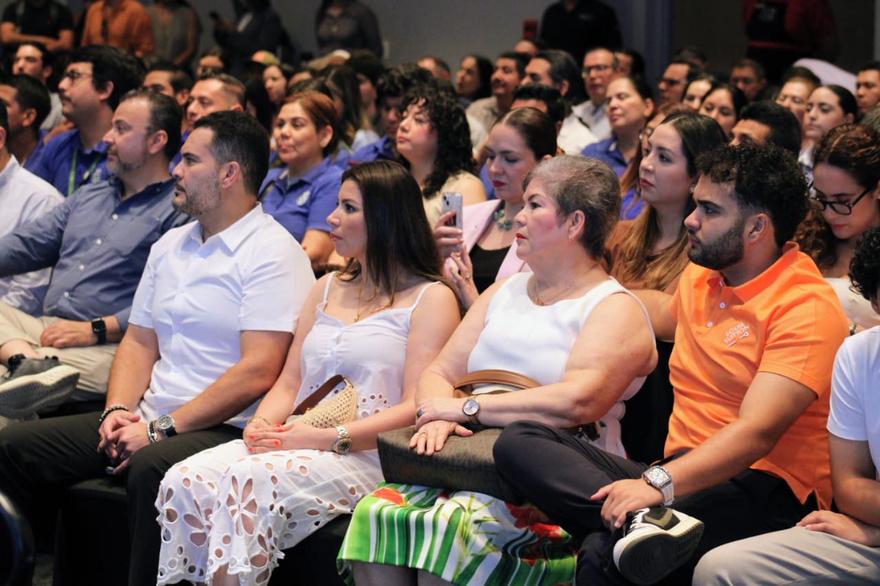 Julio César Chávez en evento de Grupo ARHE