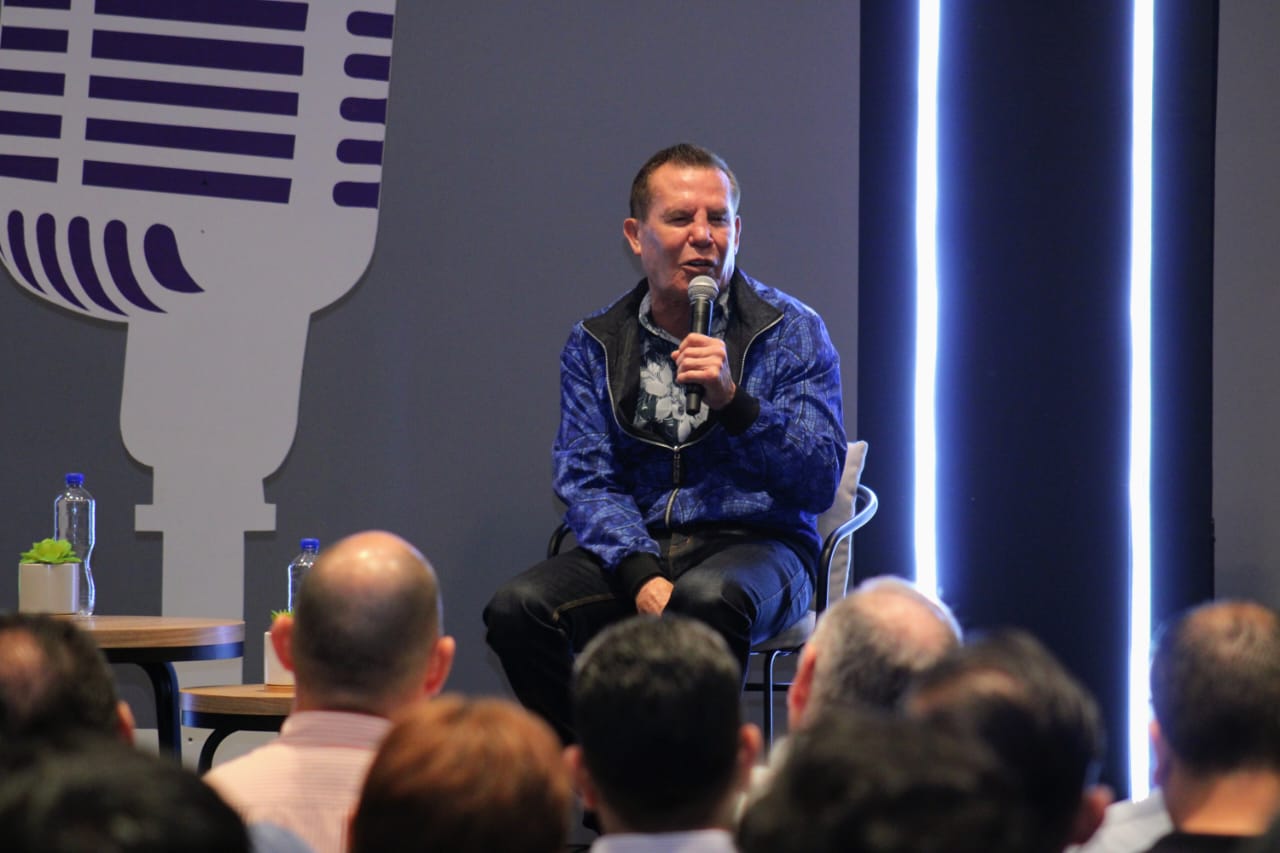 Julio César Chávez en evento de Grupo ARHE