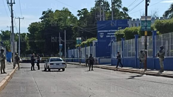 Suspenden cursos de inducción en la preparatoria Zapata en Culiacán por asesinato de policía
