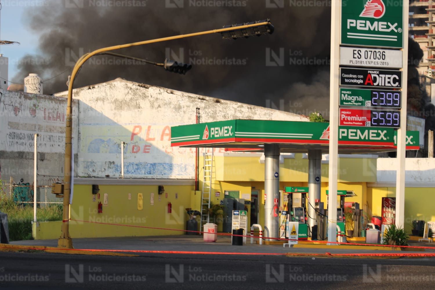 la densa nube de humonegro alerto a los vecinos sobre el incendio