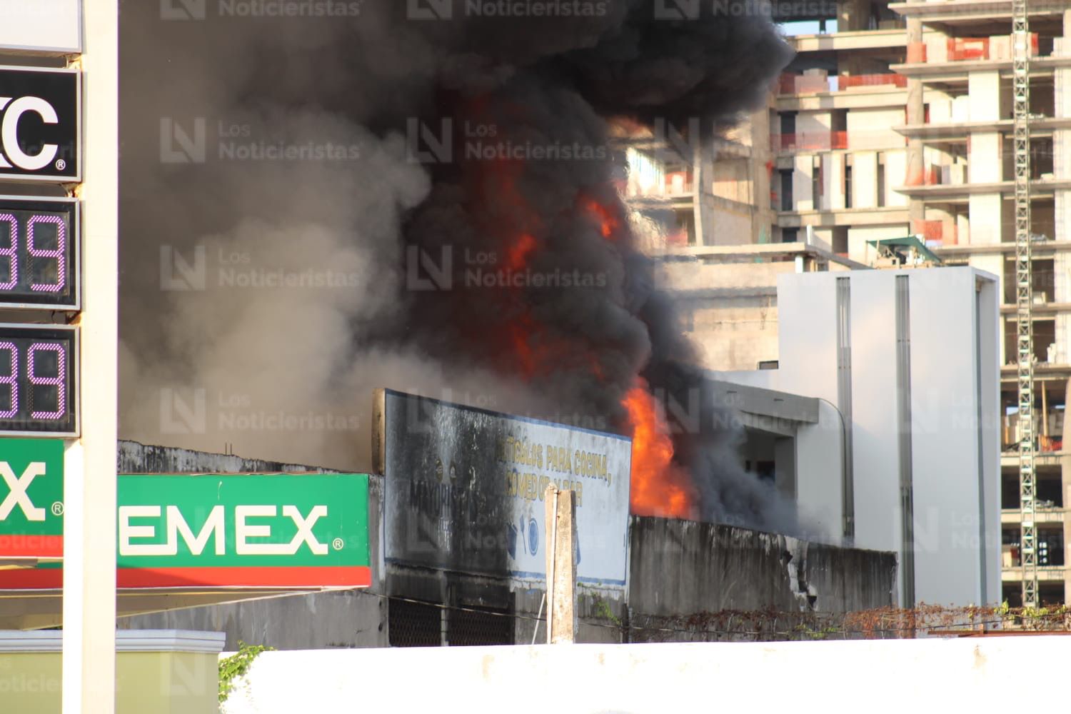 la densa nube de humonegro alerto a los vecinos sobre el incendio