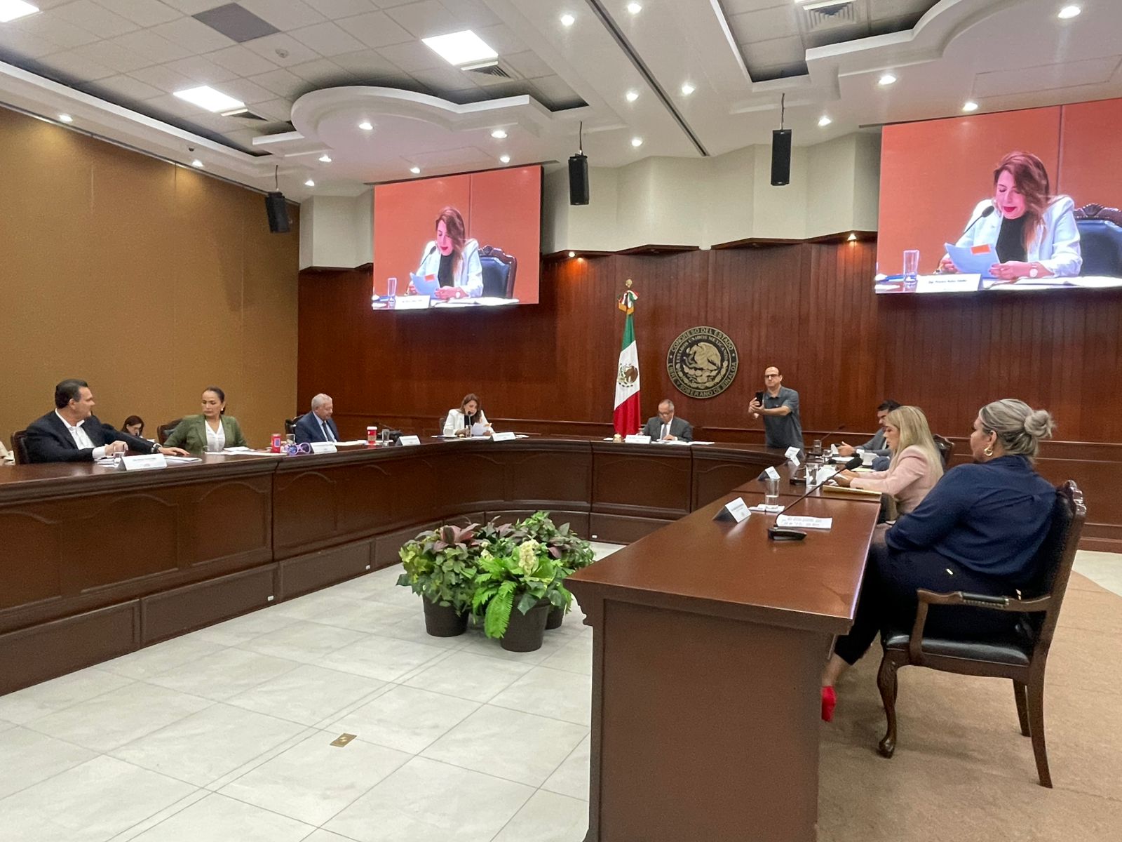 legisladores sesionaron sobre el tema vargas landeros