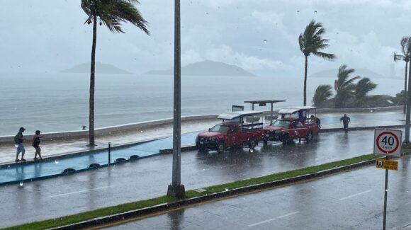 ¡Alisten impermeables! Prevén lluvias fuertes para Mazatlán este lunes; PC pide precaución