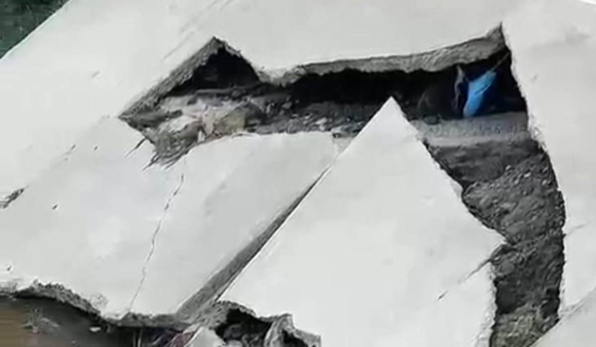 Lluvias en Mazatlán provocan colapso de losa bajo puente peatonal en Arboledas Invies