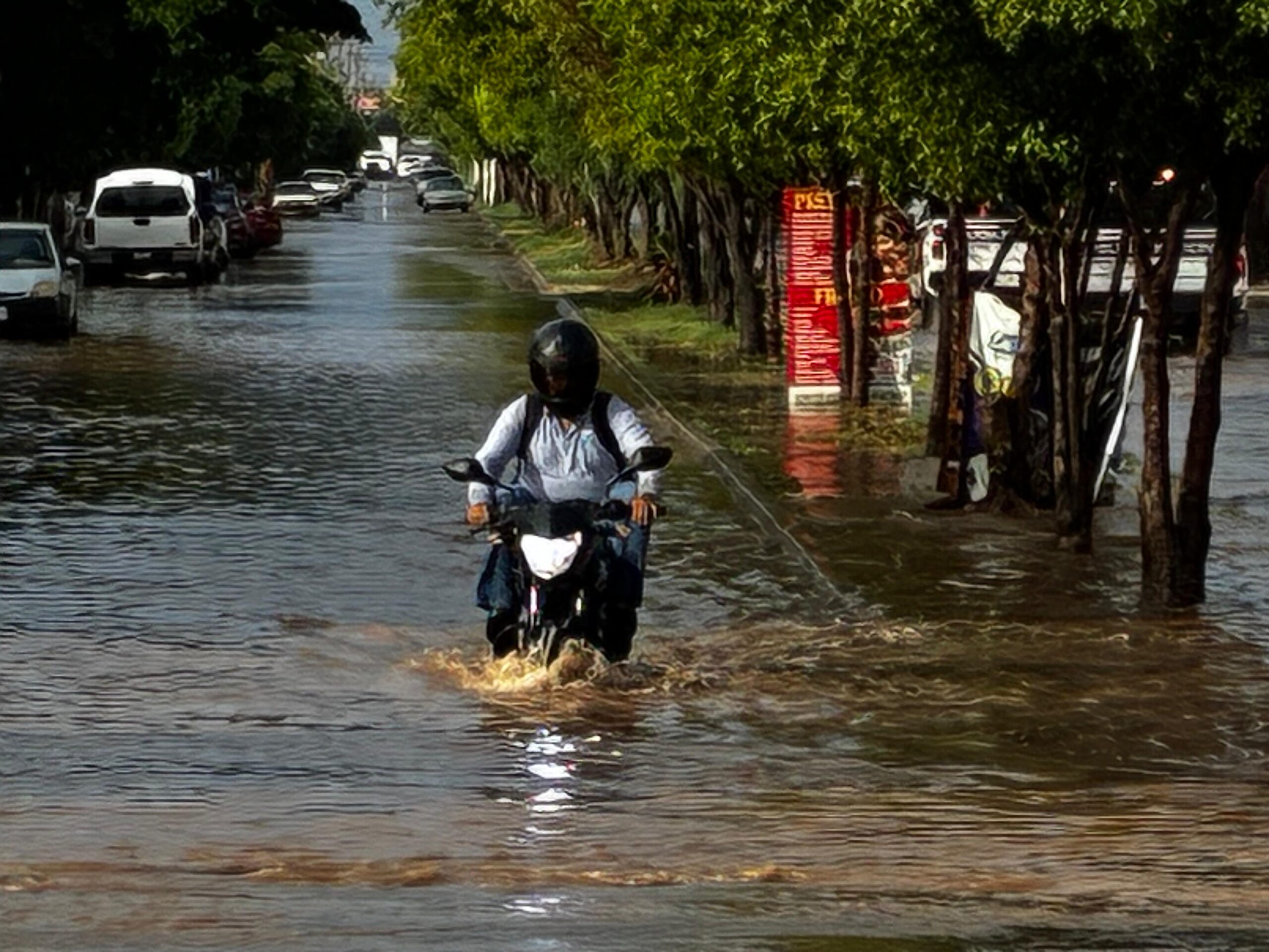 lluvias provocan leves inundaciones en colonias de Los Mochis