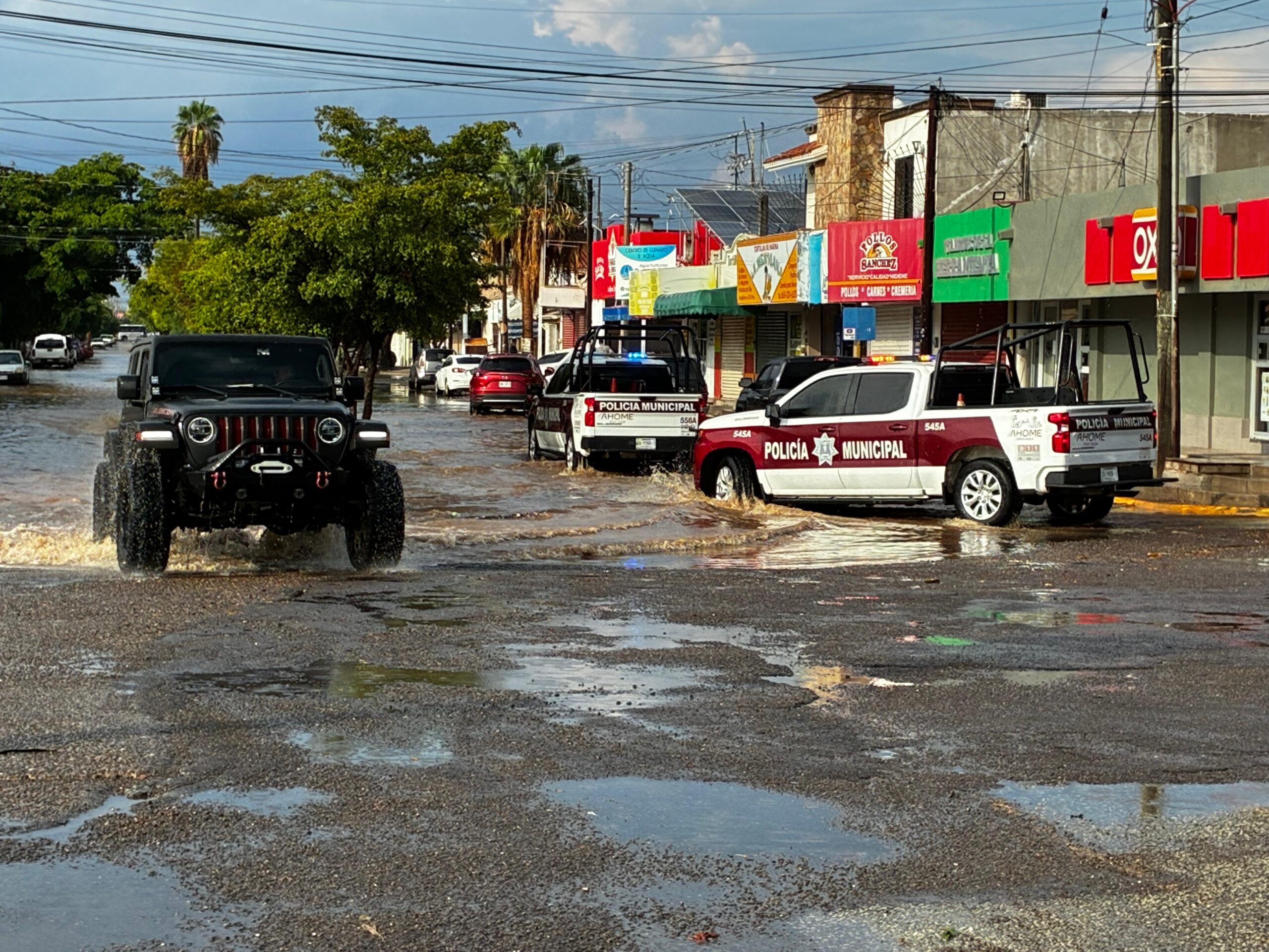 lluvias provocan leves inundaciones en colonias de Los Mochis