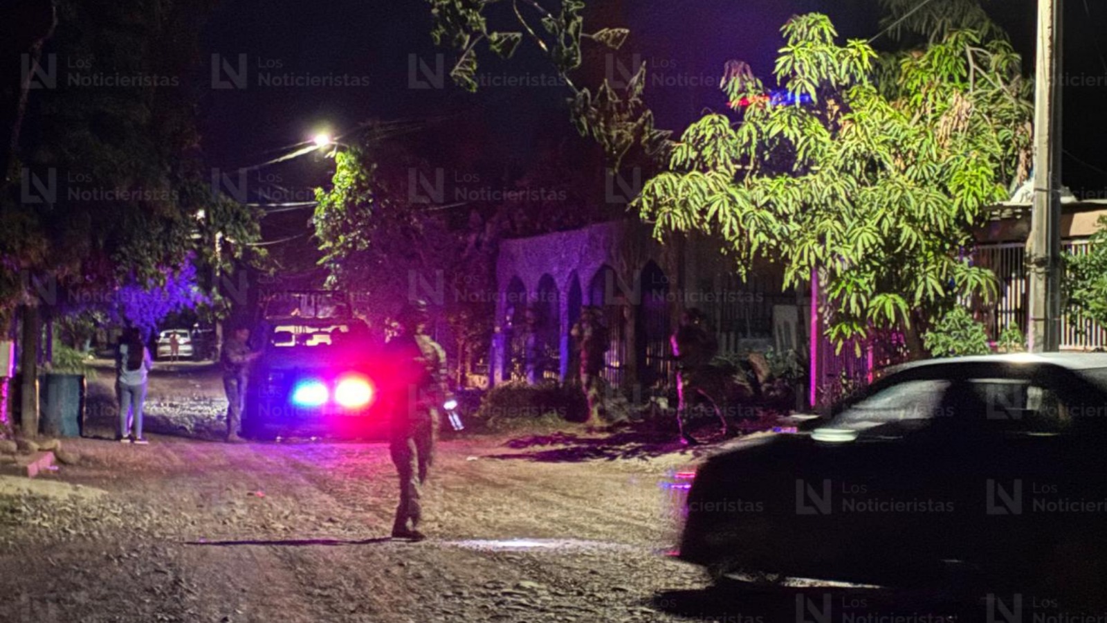 Elementos de la Marina resguardan el lugar donde un hombre fue encontrado sin vida en El Diez, Culiacán