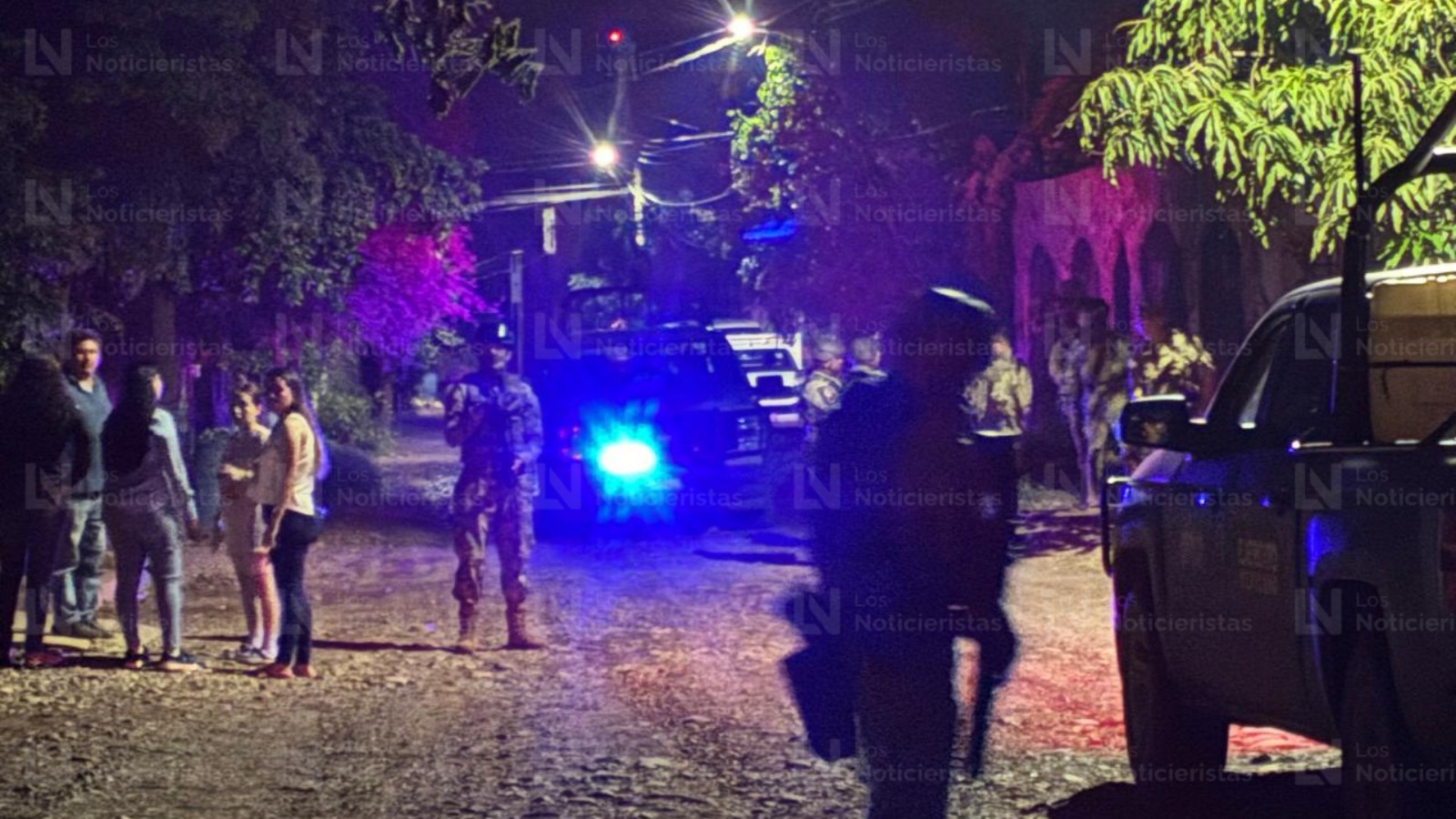 Elementos de la Marina resguardan el lugar donde un hombre fue encontrado sin vida en El Diez, Culiacán
