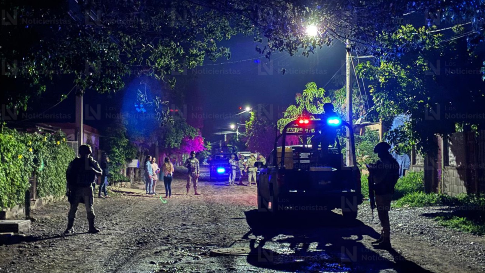 Elementos de la Marina resguardan el lugar donde un hombre fue encontrado sin vida en El Diez, Culiacán