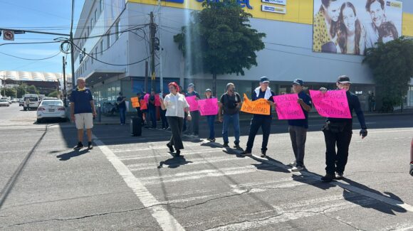 Guerreros Azules bloquean avenidas en Culiacán para exigir justicia en caso Loza Ochoa