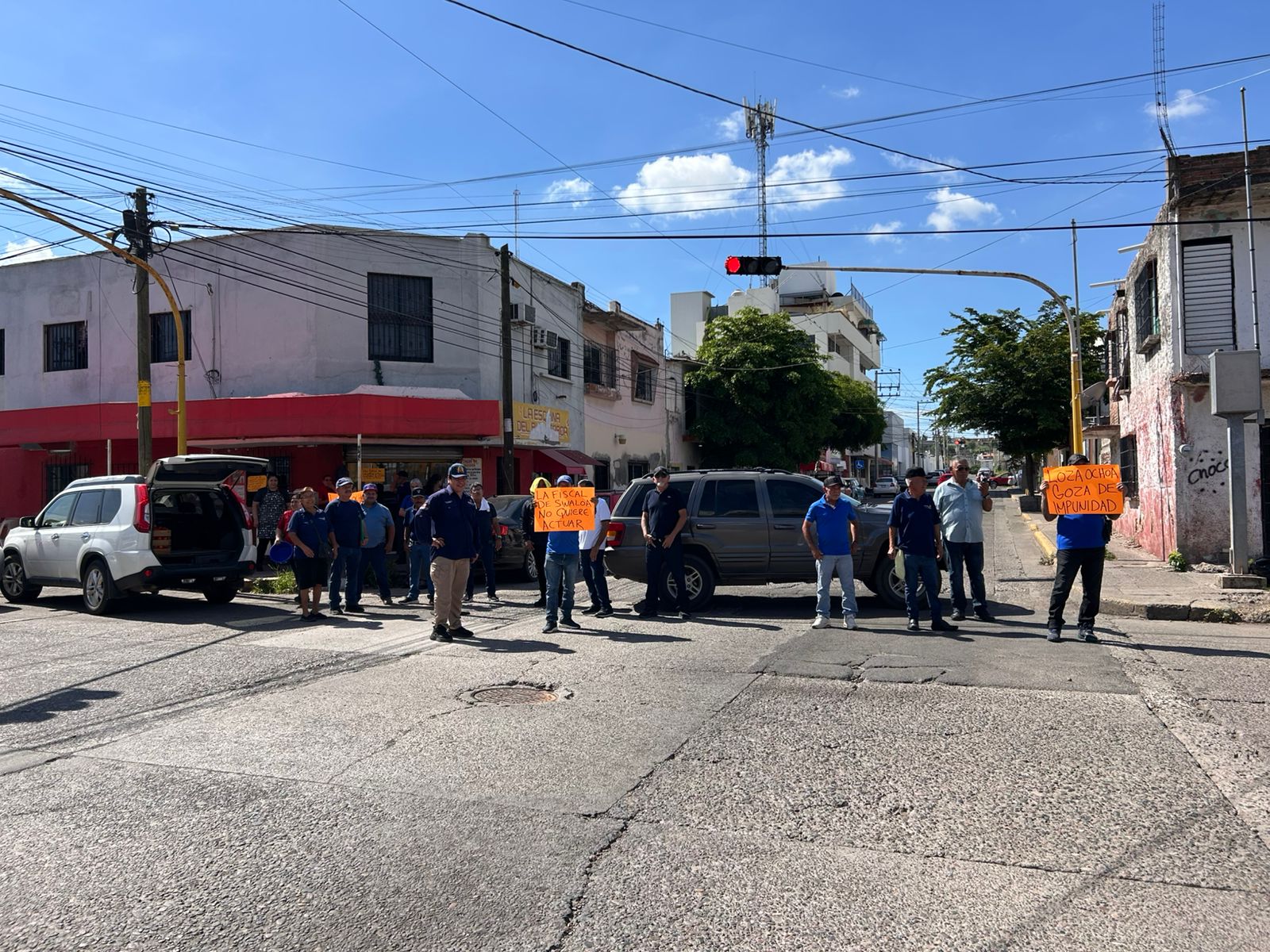 los manifestantes bloquearon las calles Álvaro Obregón y Ruperto Paliza