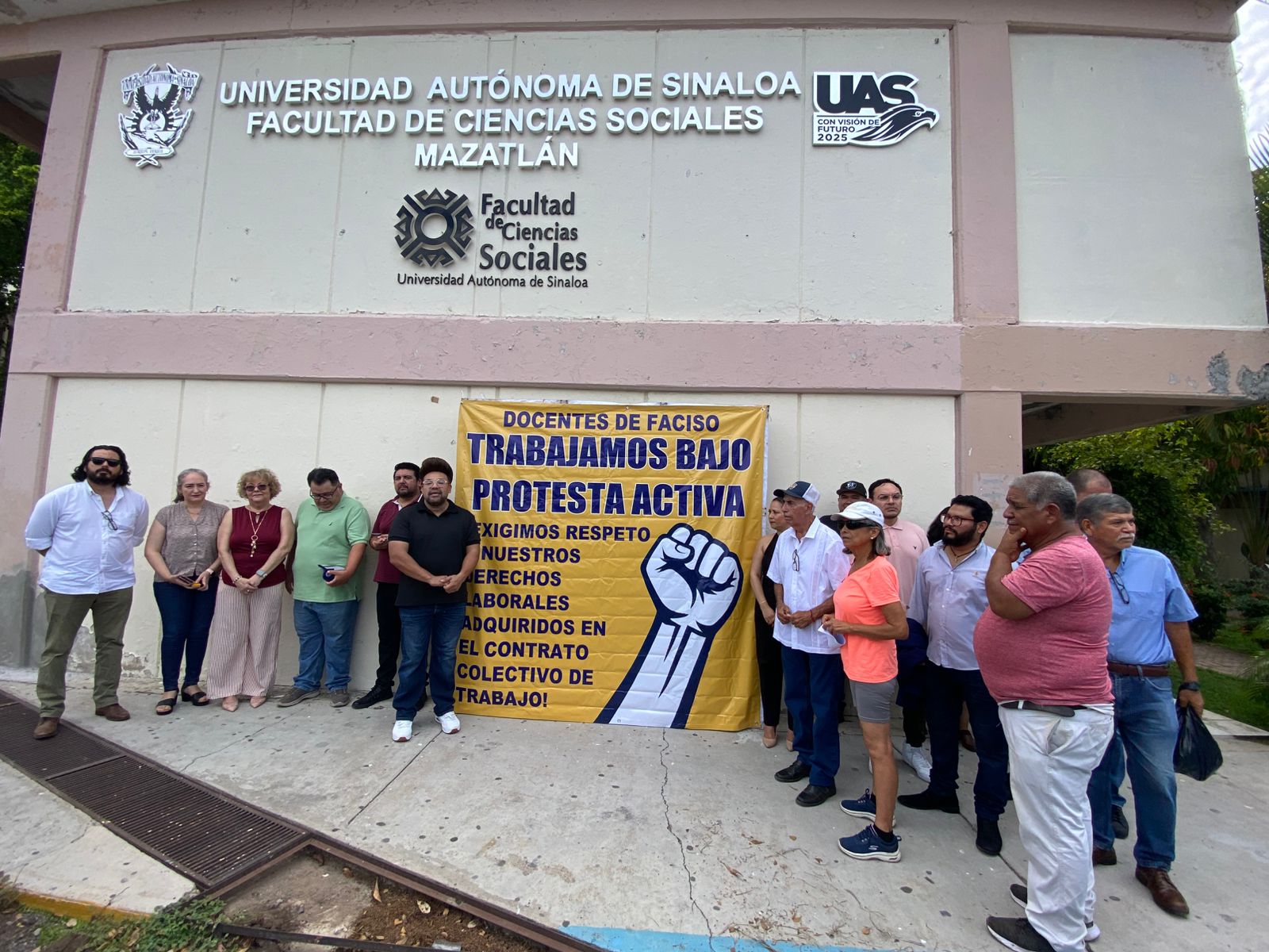 Manifestación de Docentes de la Facultad de Ciencias Sociales de la Universidad Autónoma de Sinaloa, campus Mazatlán
