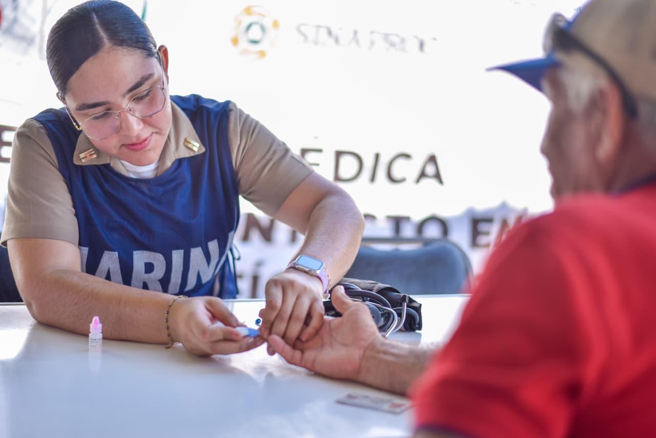 Marina y Ayuntamiento de Ahome llevan servicios de salud a Paredones
