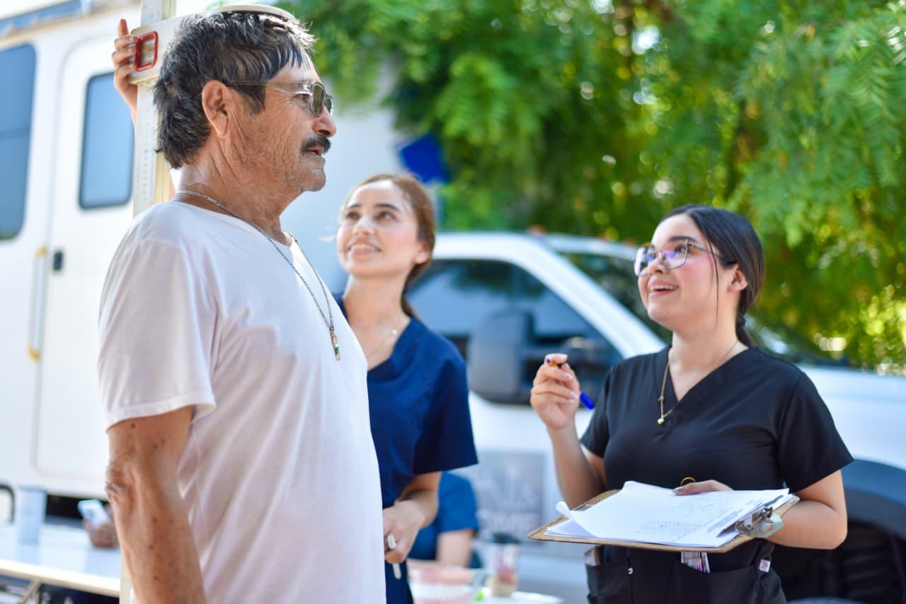 Marina y Ayuntamiento de Ahome llevan servicios de salud a Paredones