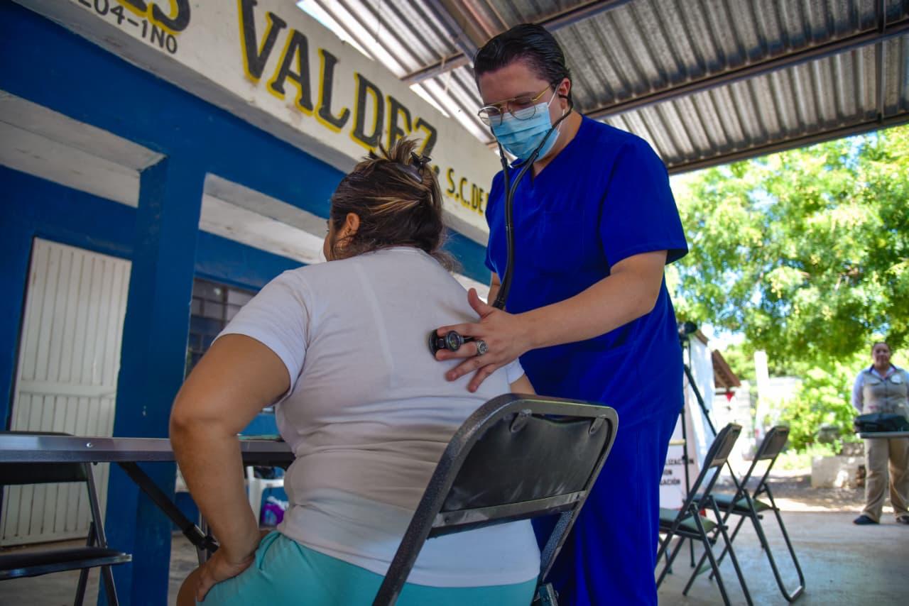 Marina y Ayuntamiento de Ahome llevan servicios de salud a Paredones