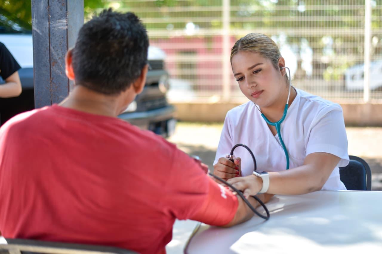 Marina y Ayuntamiento de Ahome llevan servicios de salud a Paredones