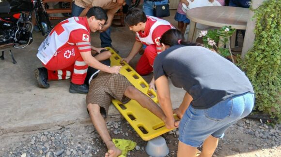 Menor de edad cae de una trilladora en Guasave y resulta lesionado