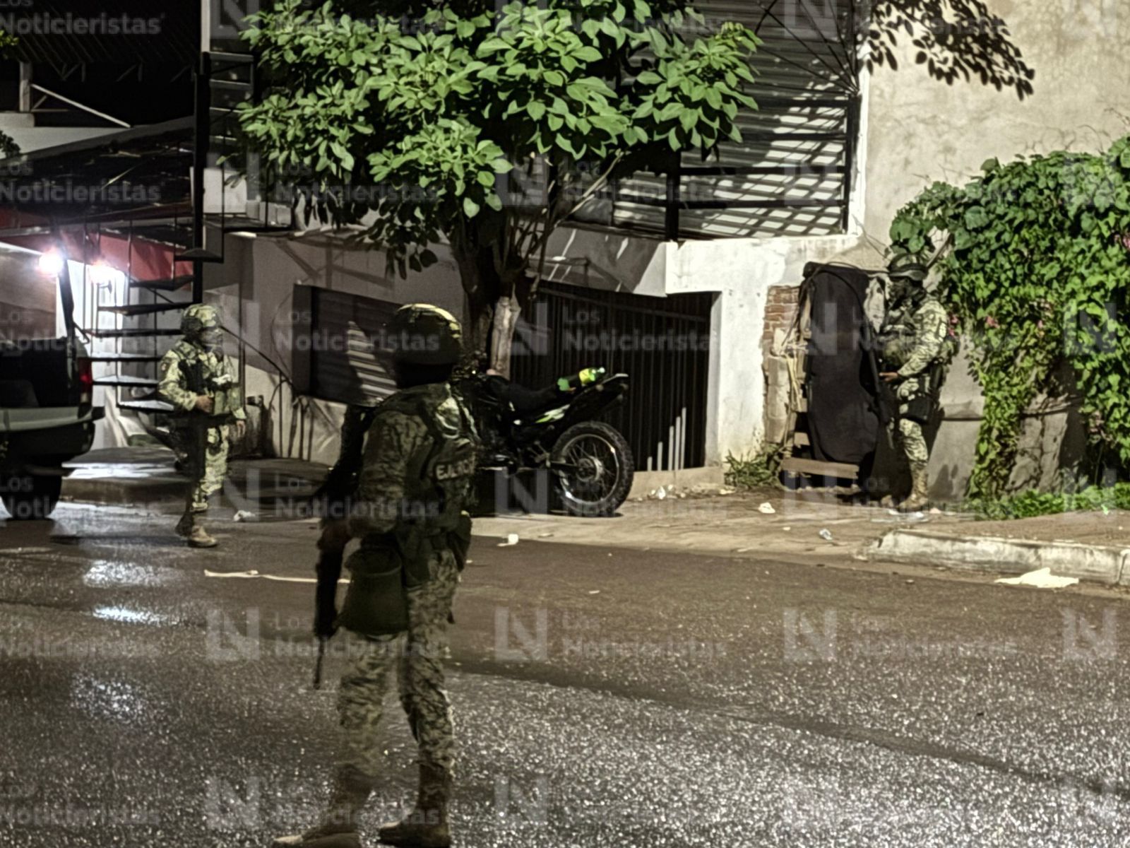 Hay un militar muerto y un civil detenido tras balacera en la Huizaches