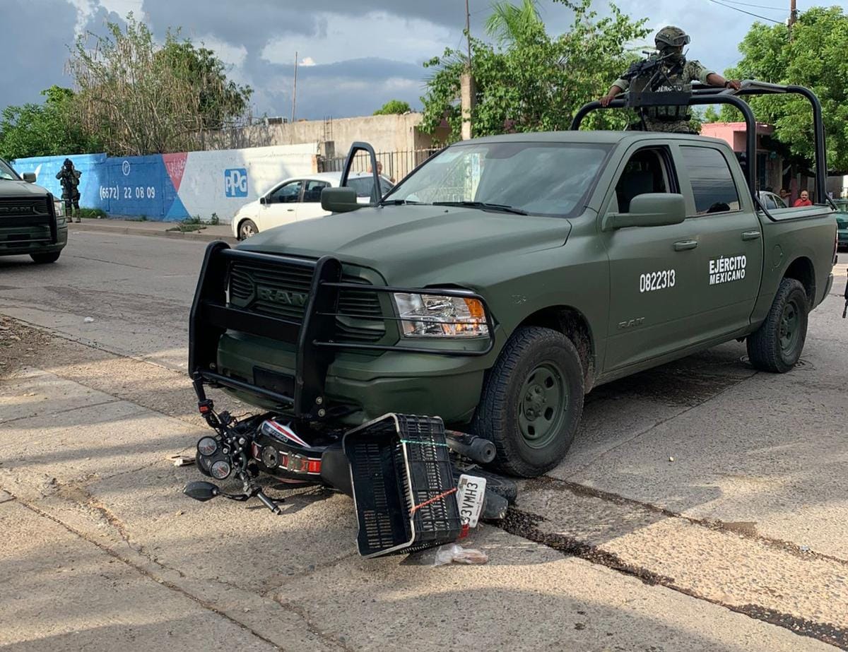 Militares arrollan a motociclista en Culiacán