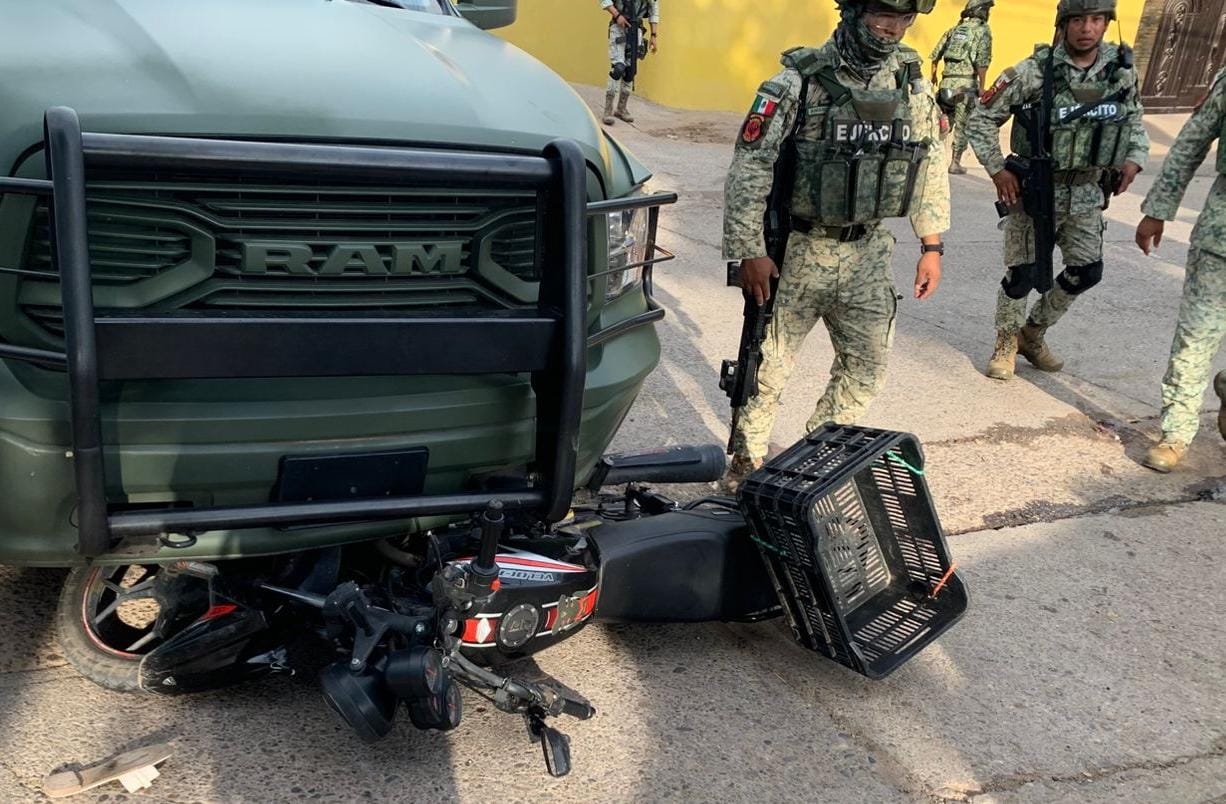 Militares arrollan a motociclista en Culiacán