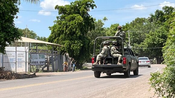 Por cuarto día, militares realizan recorridos de vigilancia en Guasave