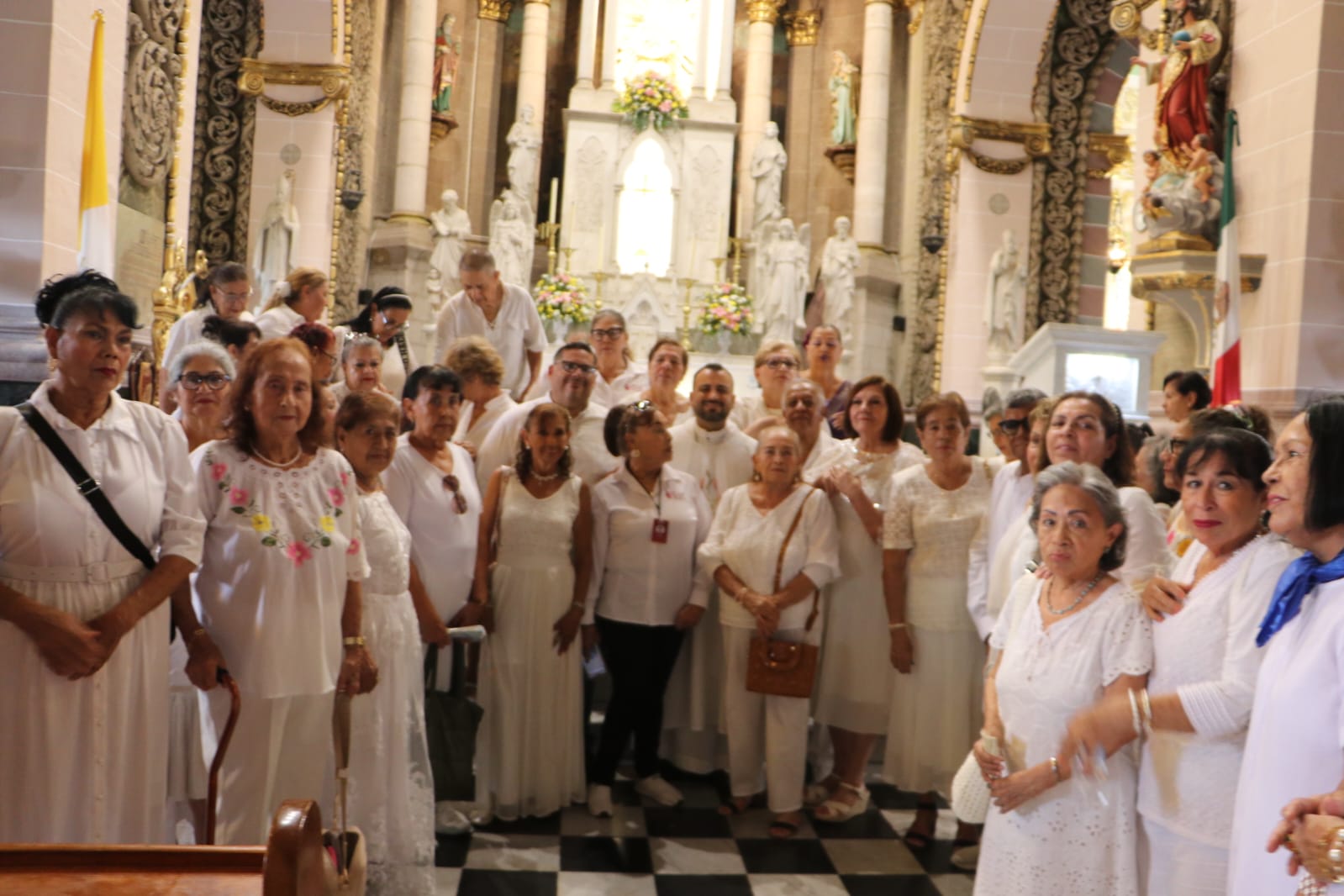 Adultos mayores celebran el Día de los Abuelos con misa en la Catedral de Mazatlán