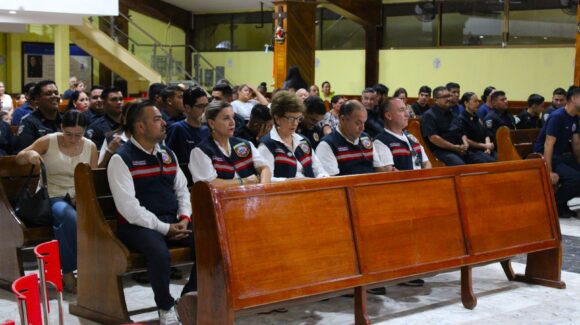 Bomberos de Mazatlán celebran el Día Nacional del Bombero con misa, desfile y cena-baile