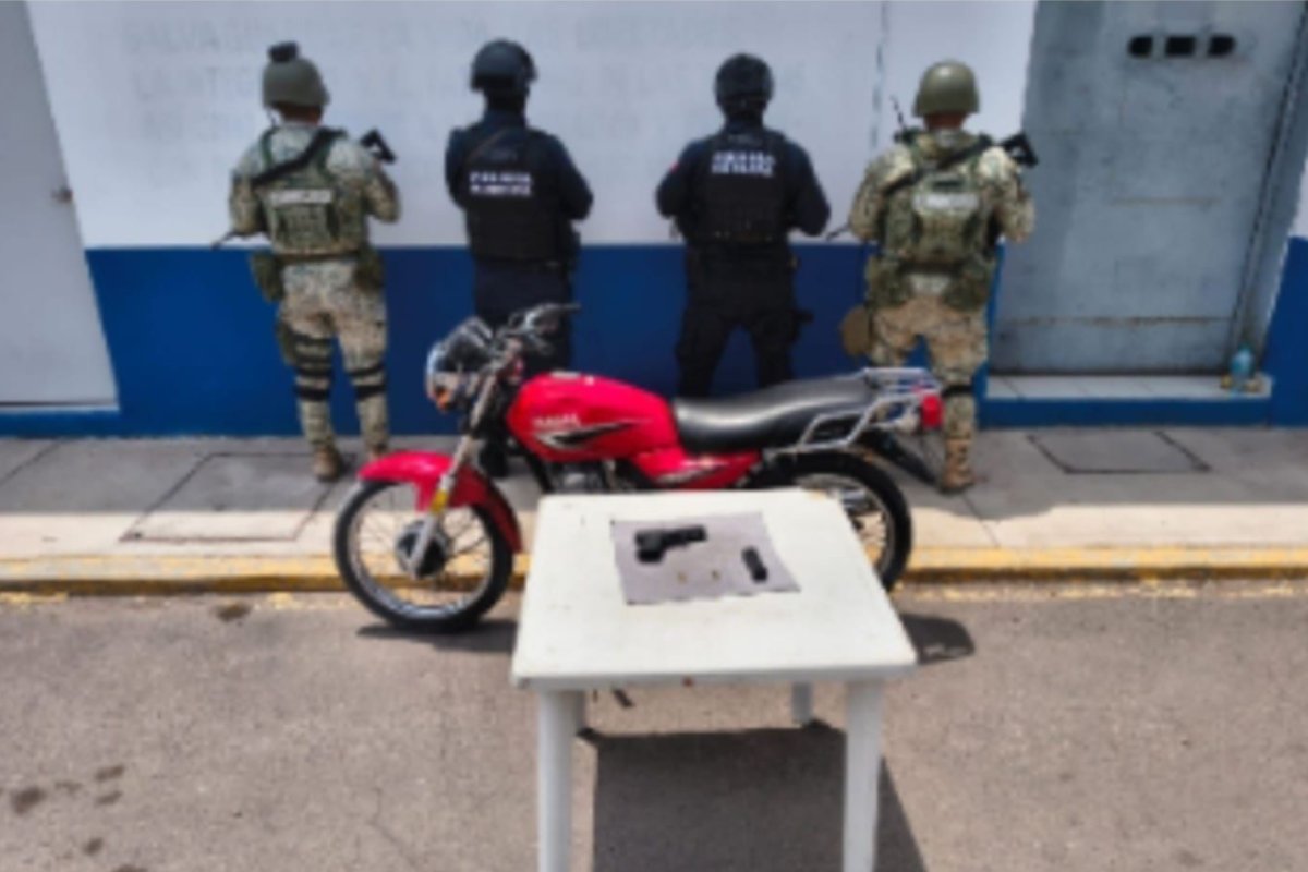 Militares aseguran arma, un cargador con dos cartuchos y moto robada
