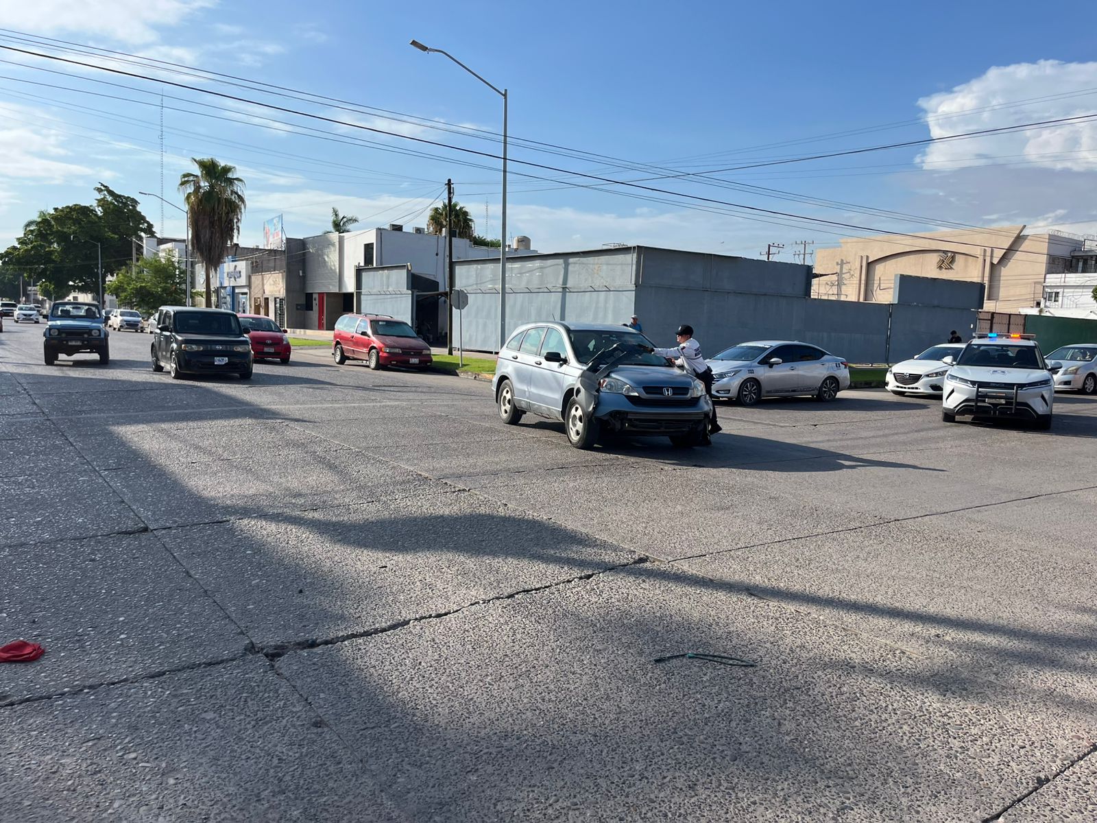 Motociclista es arrollado por vagoneta en Los Mochis