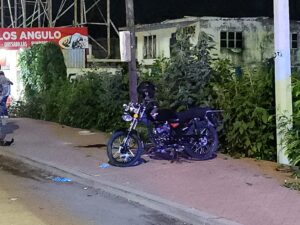 Motociclista herido tras derrapar frente al Aeropuerto de Culiacán