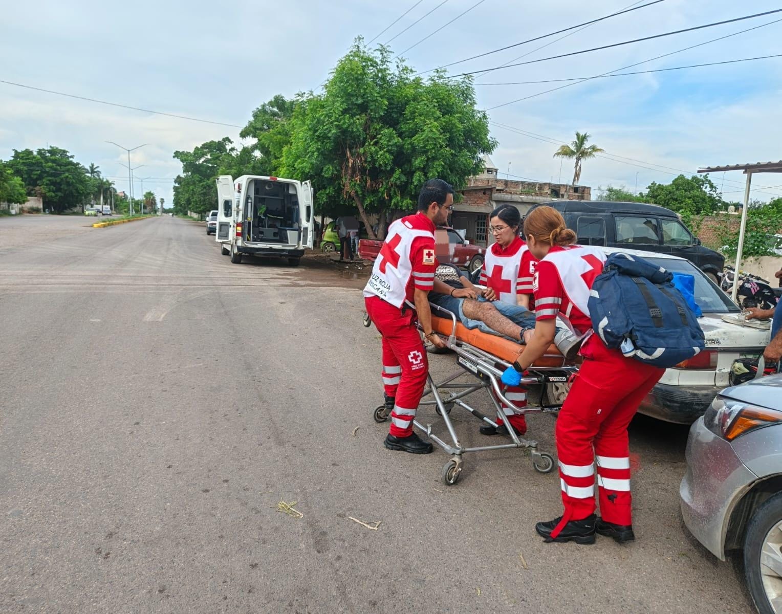 Motociclista es impactado por un auto en Guasave