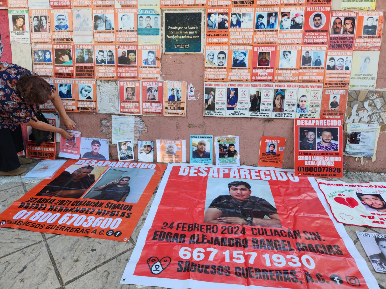 Mural de personas desaparecidas en Catedral de Culiacán
